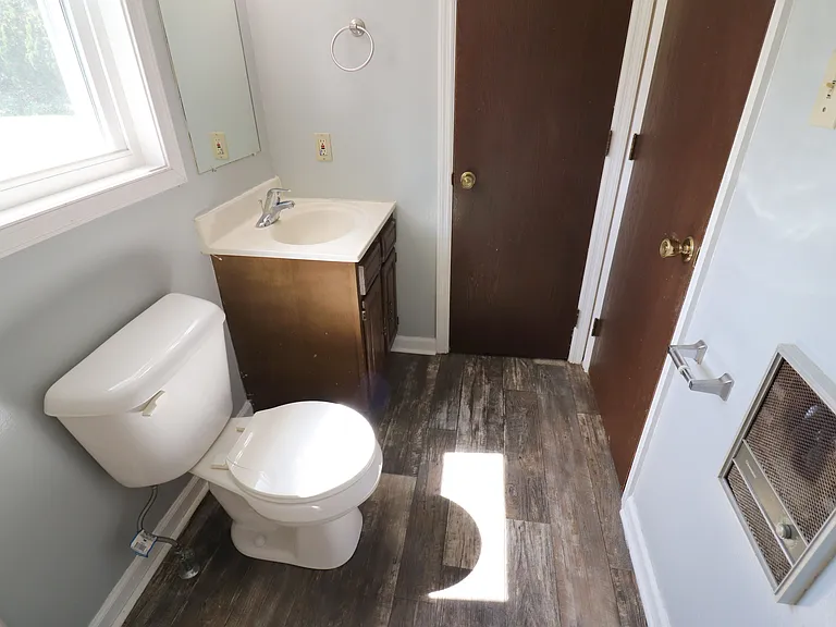 244 Colonial Dr — Photo 18