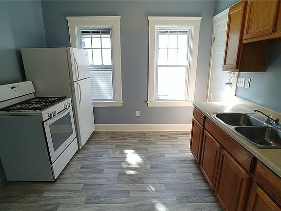 4th image of 7715 Lawn Ave