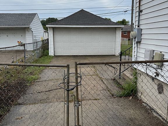 3rd image of 22538 Raven Ave