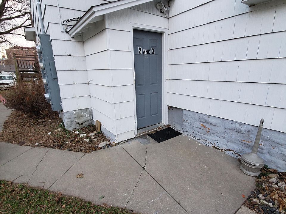 2nd image of 212 7th St NW Unit 1