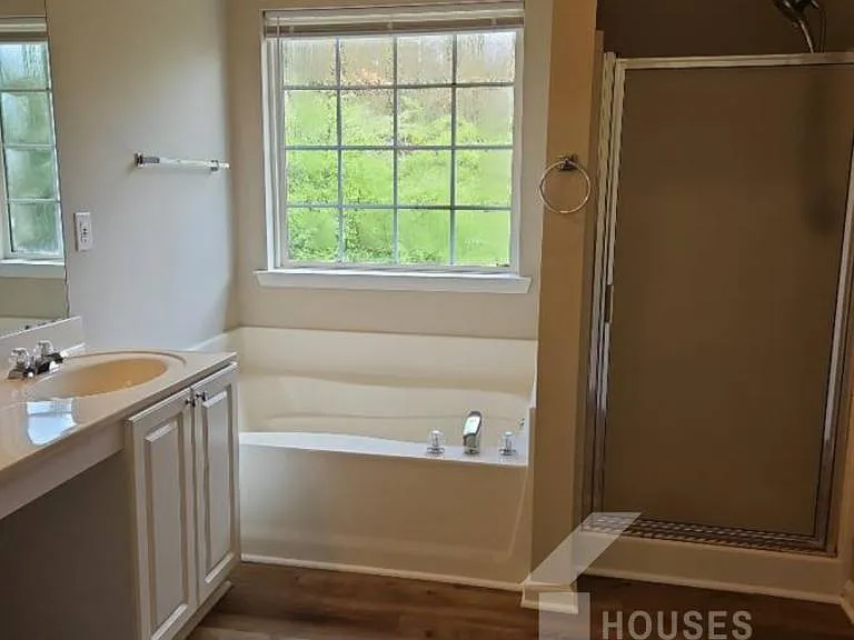 210 Stapleford Park Dr — Photo 21