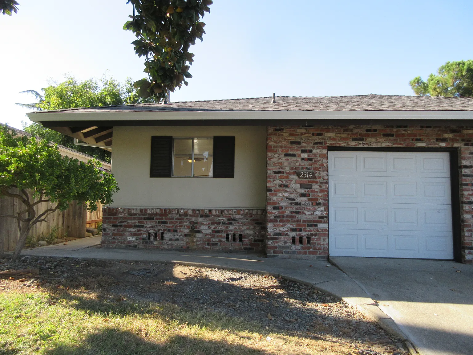 2 bed, 900 sqft, $1,800 — Photo 1