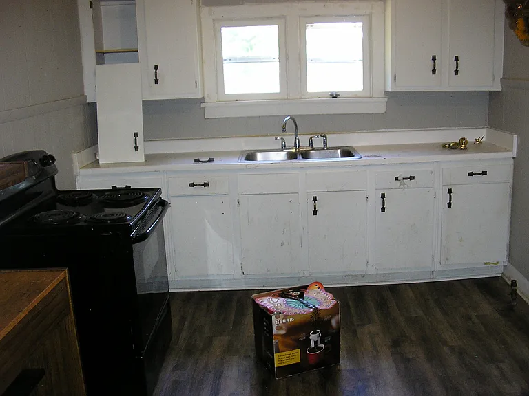 628 Woodford Ave — Photo 14