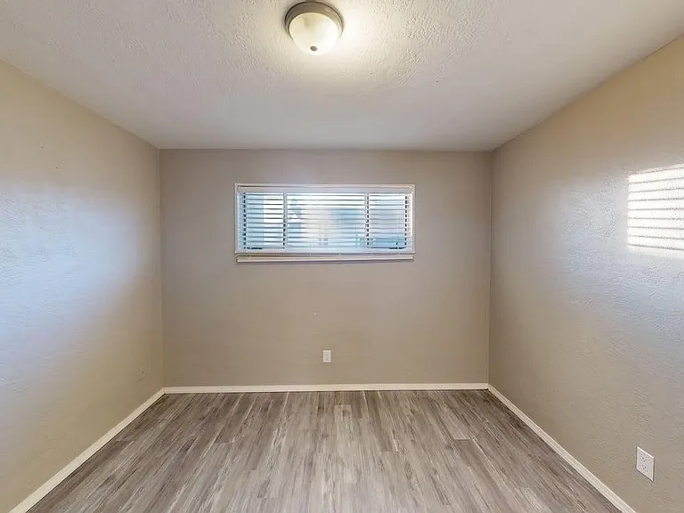 10216 Candelaria Rd NE — Photo 30
