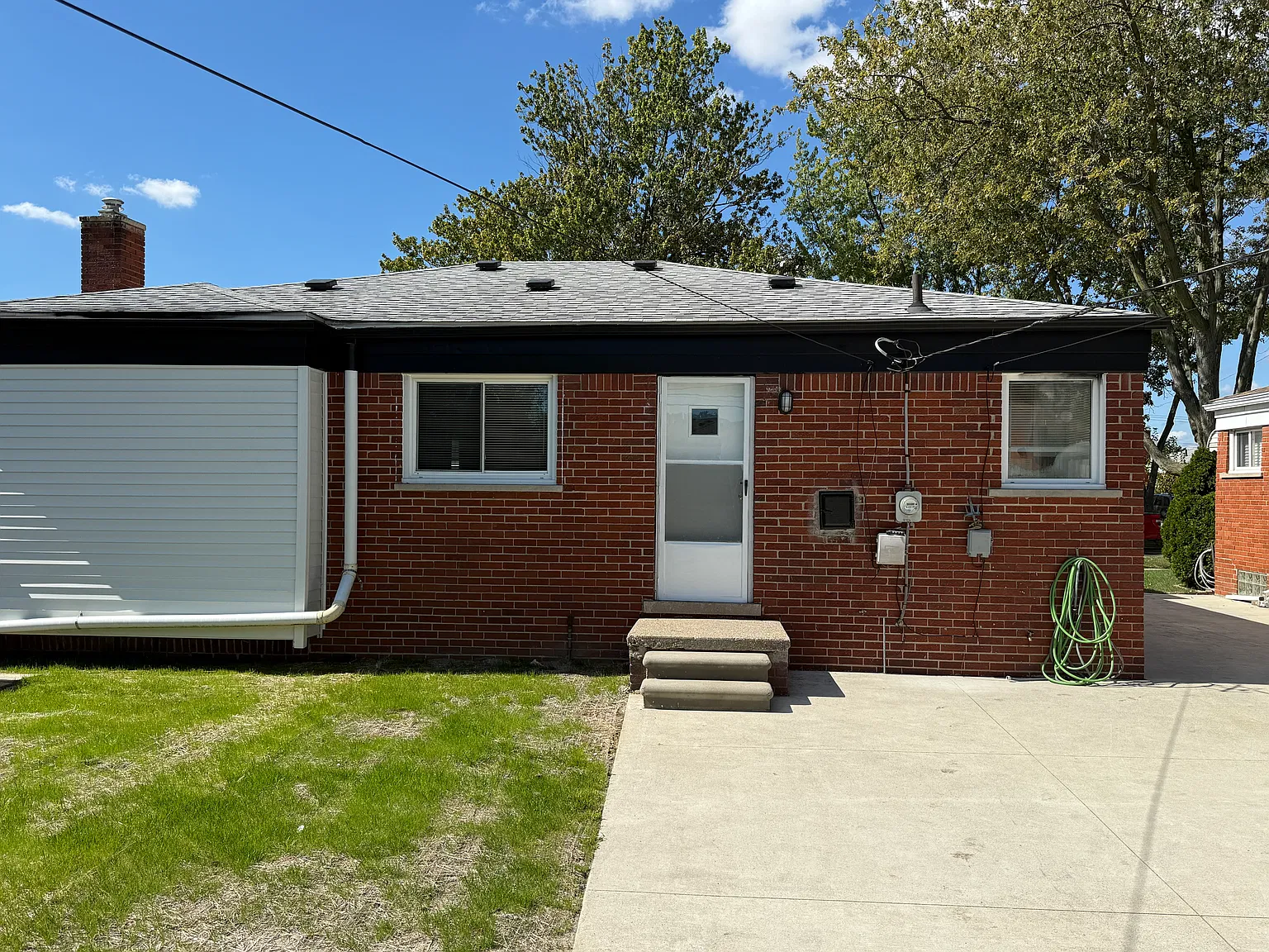 3 bed, 1046 sqft, $1,900 — Photo 3