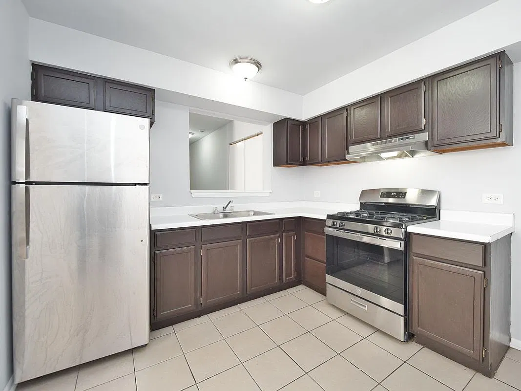 3 bed, 1.0 bath, 700 sqft, $1,400 — Photo 4