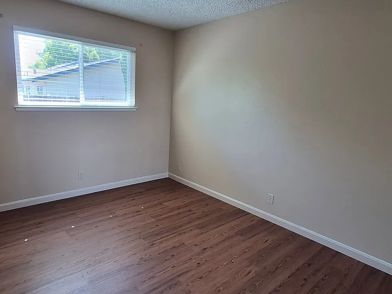1121 Swallow Ln — Photo 17