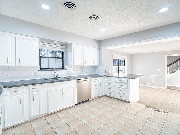 4th image of 5214 Lodge Creek Dr