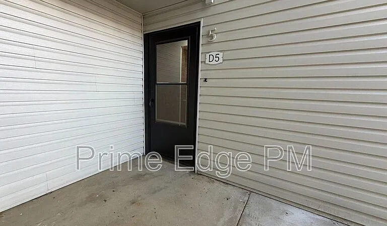 6235 Holdrege St #D-5 — Photo 3
