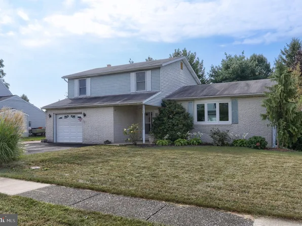 5729 Meadowbrook Dr, Harrisburg, PA 17112