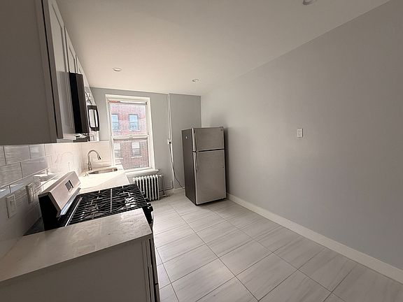 3rd image of 1105 Palisade Ave #7E