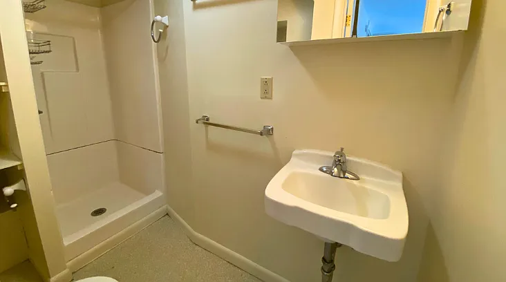 112 W Tompkins St #3 — Photo 6