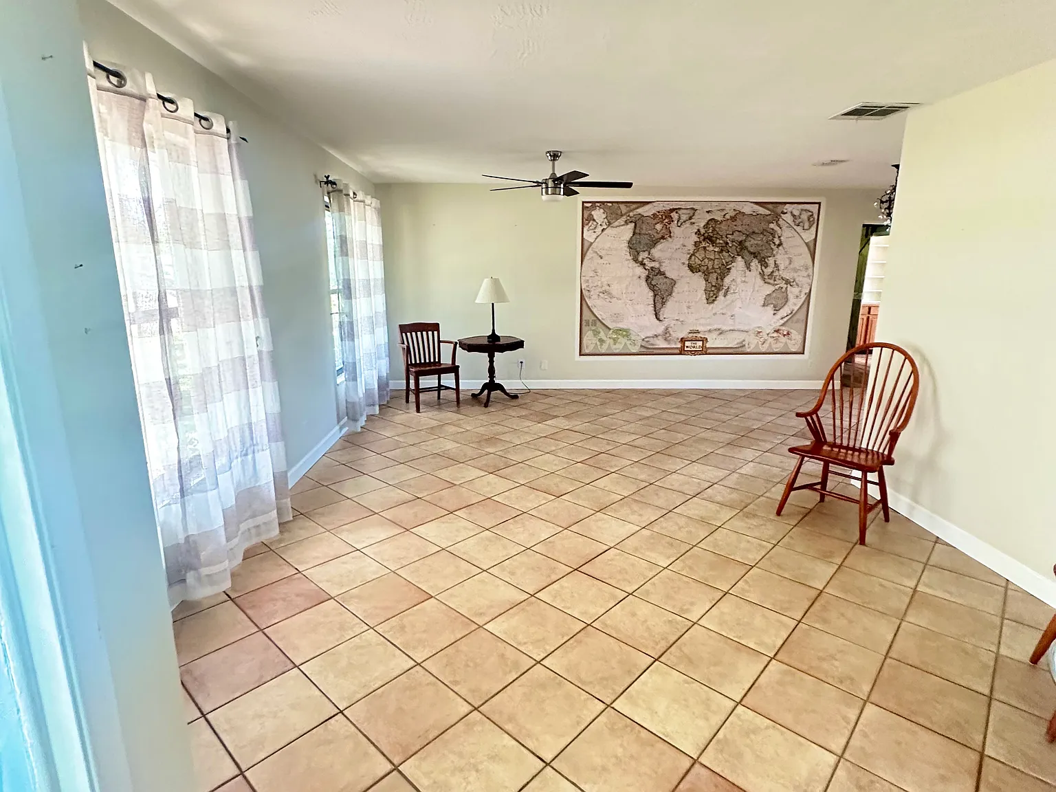 4 bed, 2394 sqft, $4,500 — Photo 4
