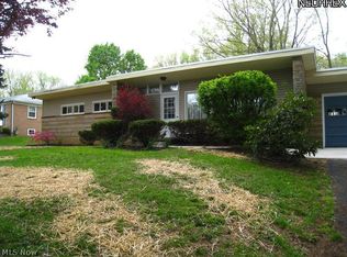 1112 Deborah St NW, North Canton, OH 44720