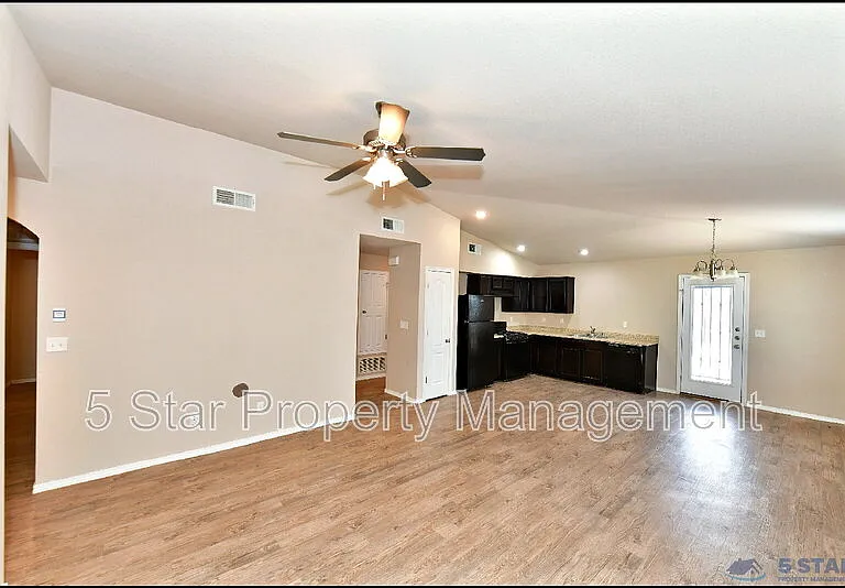 916 Villa Seca Dr — Photo 8