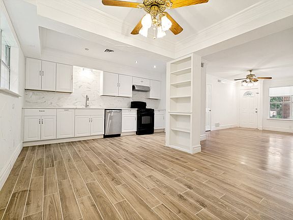3rd image of 415 Crockett