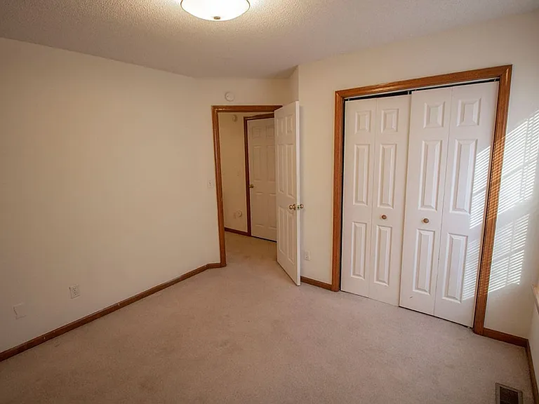 1318 Valley Creek Ln — Photo 19