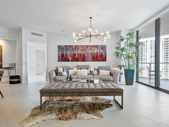 3rd image of 17111 Biscayne Blvd Unit 1507