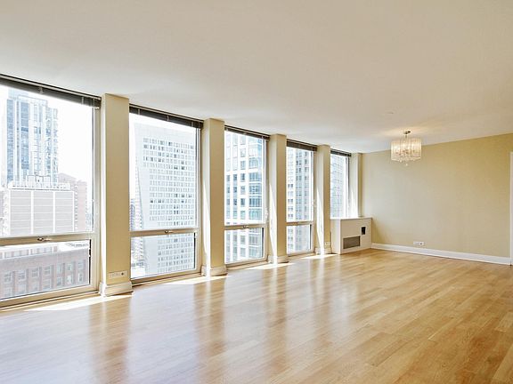 4th image of 111 E Chestnut St APT 23E