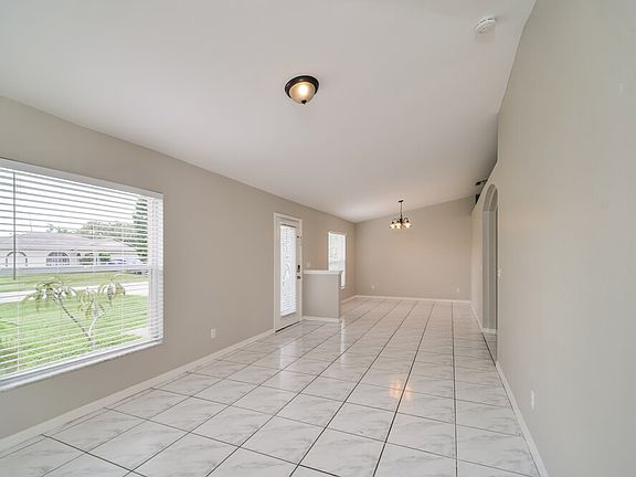 3rd image of 18 NE 17th Ave