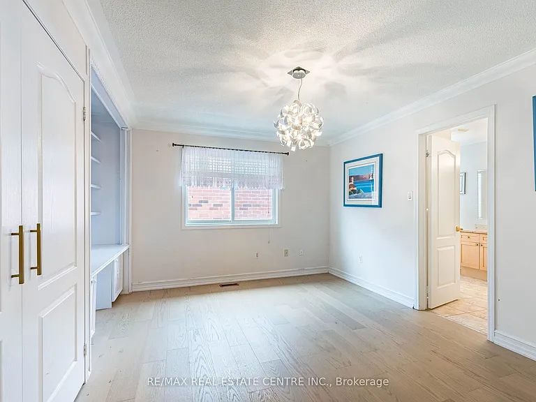 3339 Crompton Cres — Photo 37