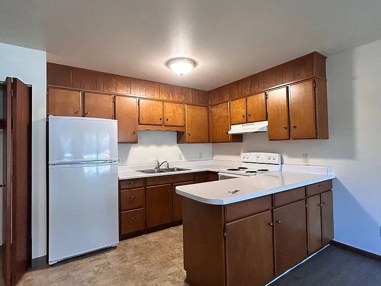 423 Colfax St — Photo 3