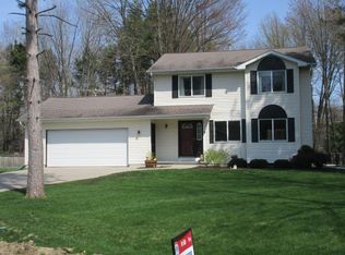 2542 N Arbutus Ct, Midland, MI 48642