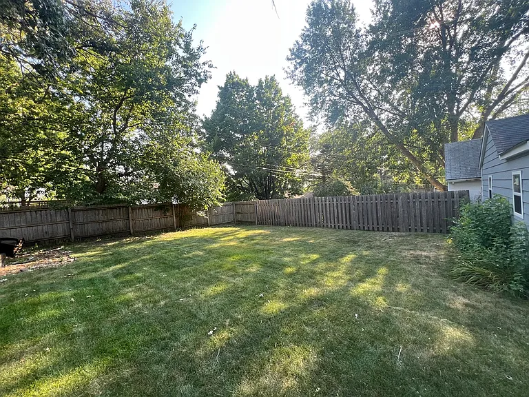 1422 Cambridge St — Photo 4