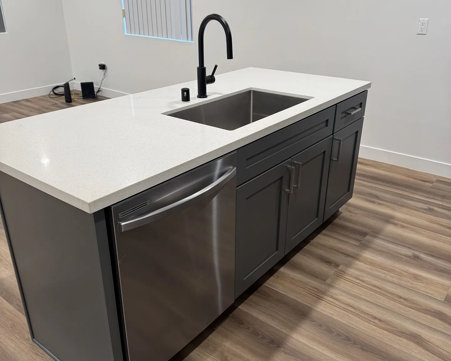 3 bed, 1000 sqft, $3,000 — Photo 3