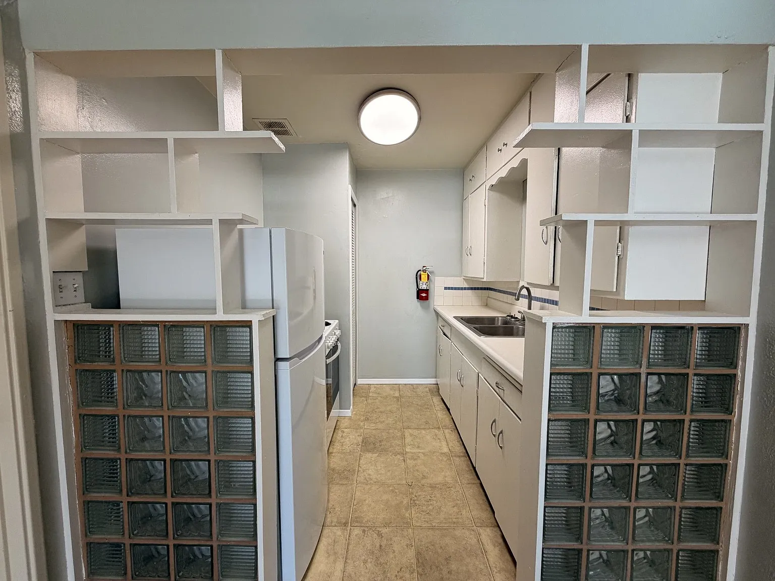 1209 MLK - 750 SF Renovated Mid-Century Modern 1 BD 4 Blocks to UNM — Photo 4