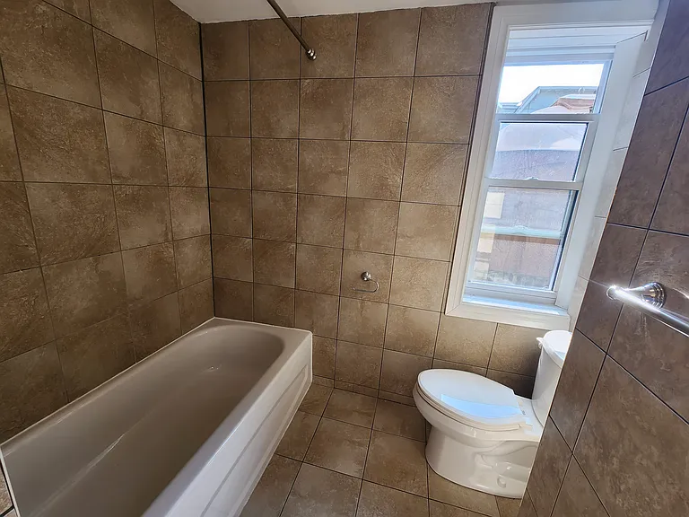 173 Florence St #6 — Photo 10
