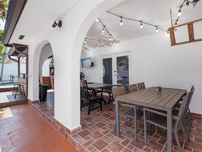 2430 SW 22nd Ter — Photo 38