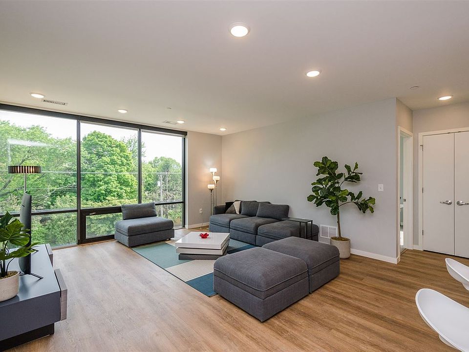 1st image of 1300 Melrose Ave APT 301