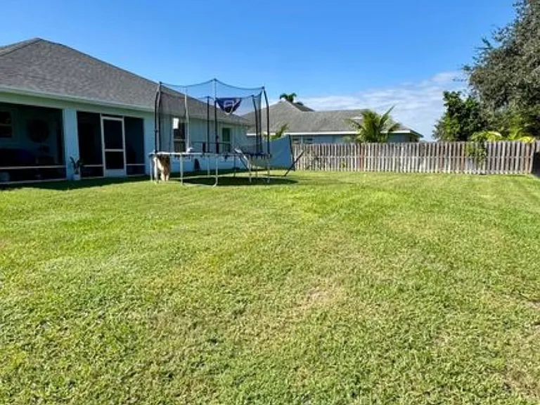 1801 SW Dalmatian Ave — Photo 3