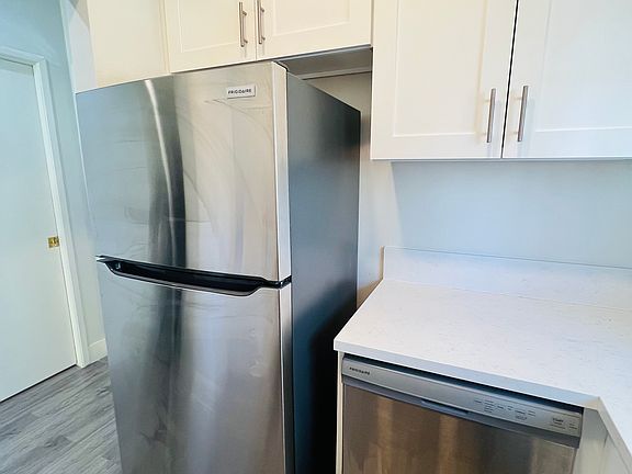 5th image of 11738 Mayfield Ave #101