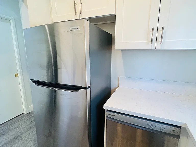 11738 Mayfield Ave #101 — Photo 5