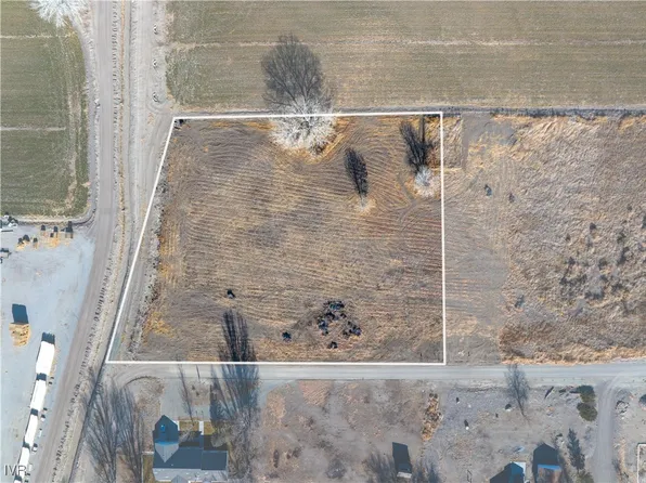 14 Ashley Dr, Yerington, NV 89447