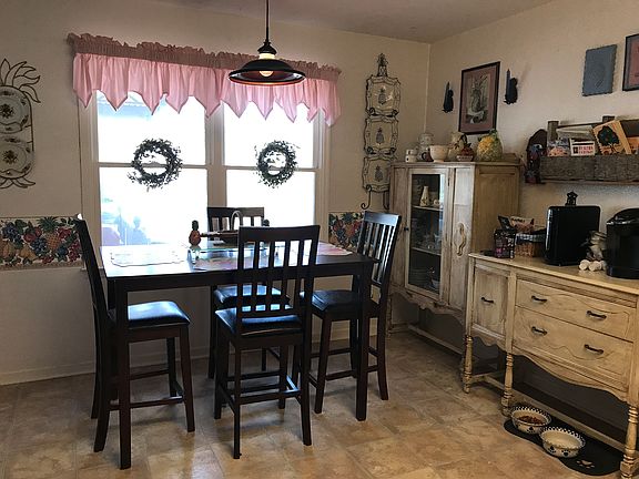 3rd image of 107 Mustang Dr