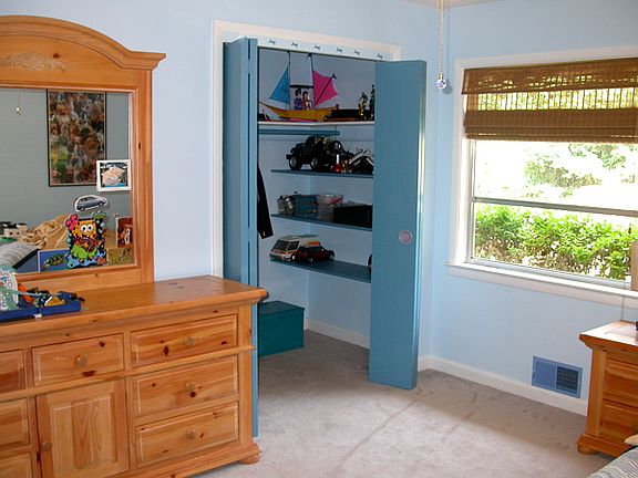 upper kids bedroom