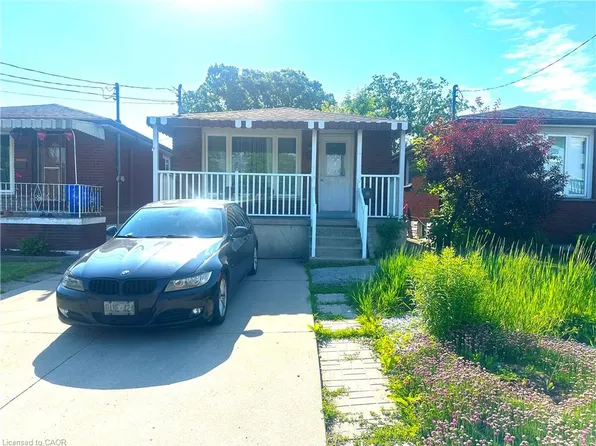 70 Ellis Ave, Hamilton, ON L8H 4L9