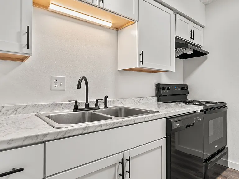 Southcreek Apartments — Photo 25
