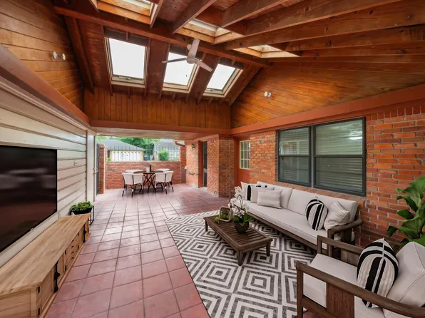 5002 Leafy Hollow Ct, Houston, TX 77018