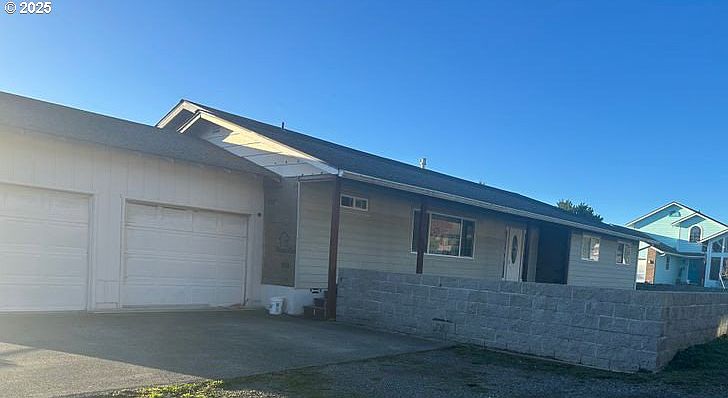 1st image of 711 1st St
