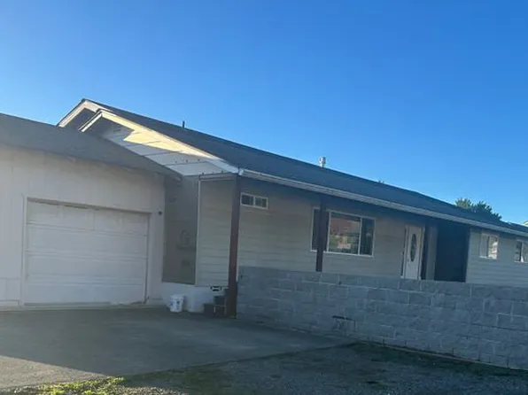 711 1st St, Brookings, OR 97415