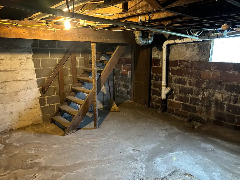 109 Oak St — Photo 23