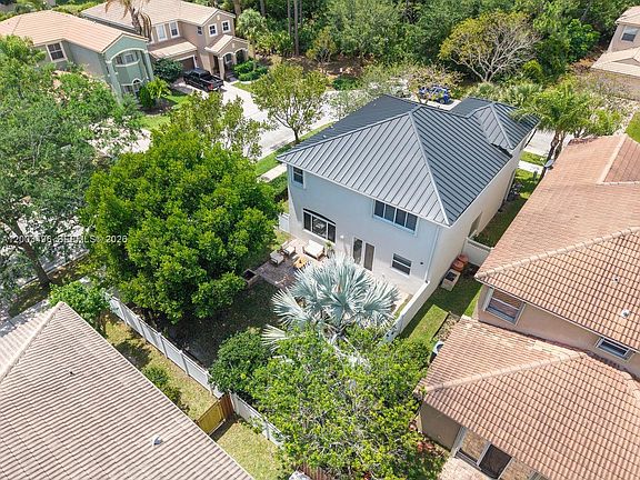 4th image of 1131 W Magnolia Cir
