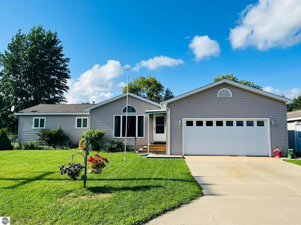 409 5th St, Marion, MI 49665
