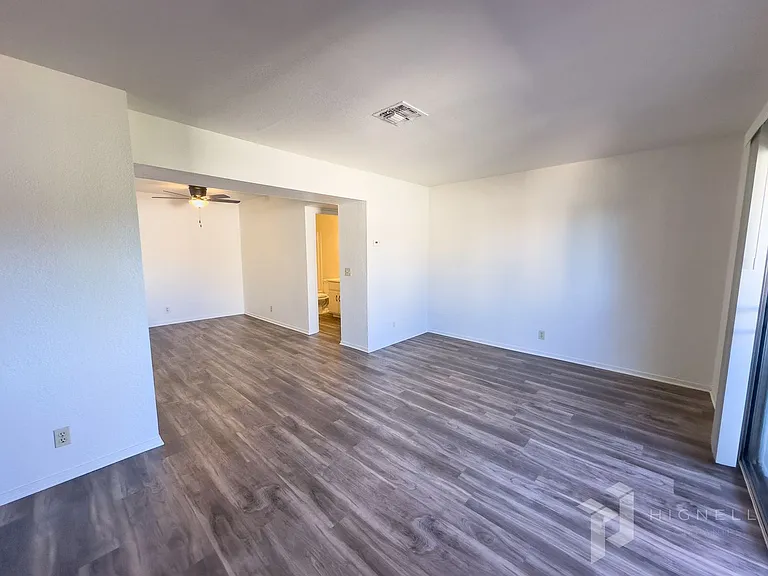 Tuscan Villa Apartments — Photo 27