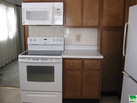 3rd image of 2526 Morgan St