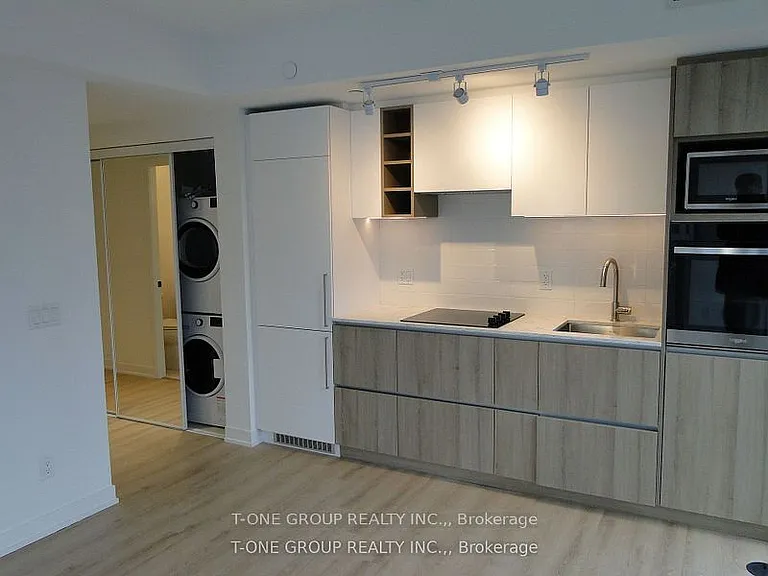 319 Jarvis St #902 — Photo 8